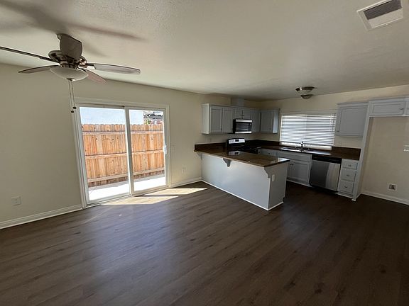 3rd image of 13725 Sylmar Dr