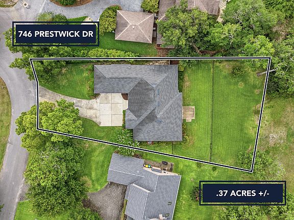 3rd image of 746 Prestwick Dr