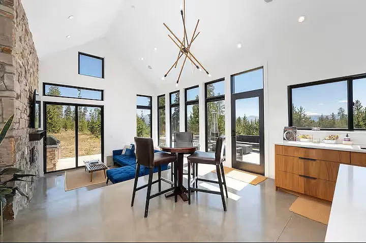 4 bed, 3.5 bath, 2109 sqft, $8,000 — Photo 4