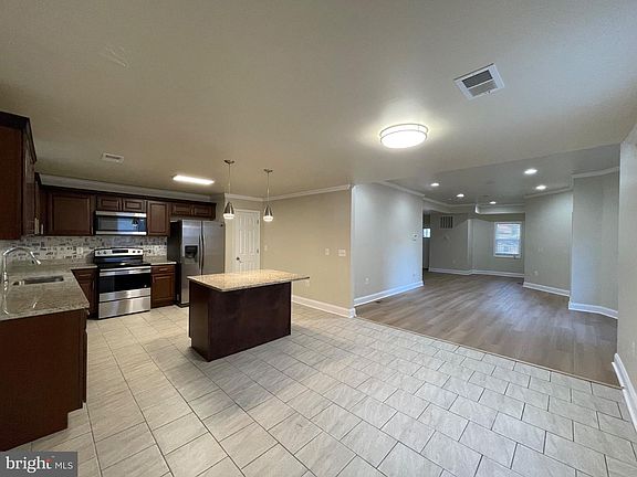 3rd image of 3923 Fairview Ave