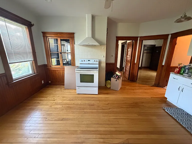 98 Boyd St #2 — Photo 3