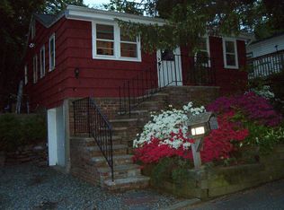 1 Oak Ln, Newfoundland, NJ 07435