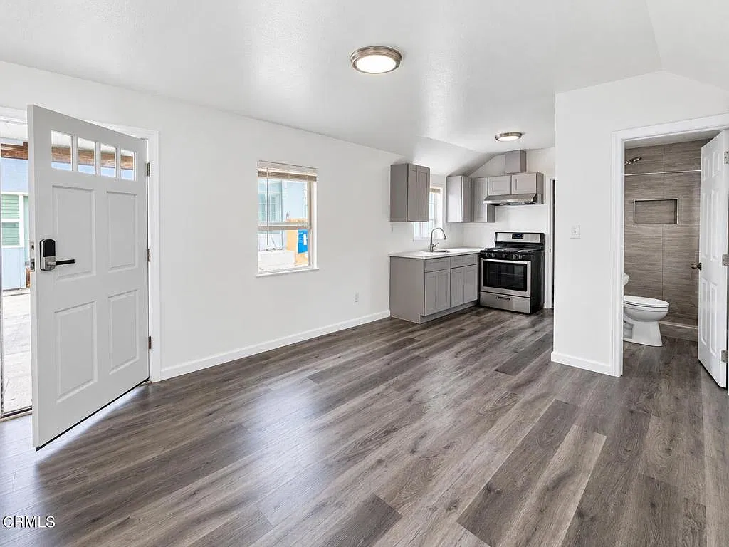 2 bed, 1.0 bath, 900 sqft, $2,000 — Photo 4