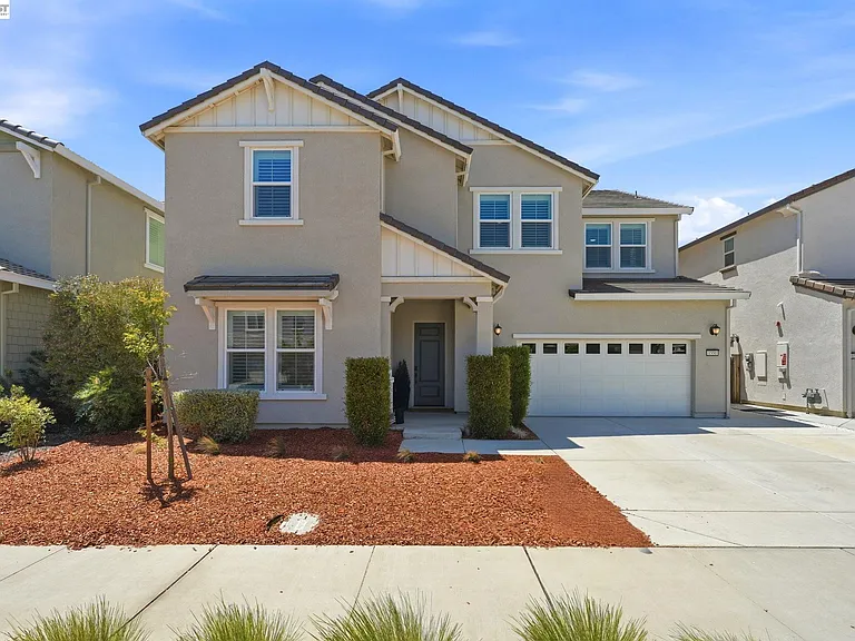 1550 Plumas Dr — Photo 1