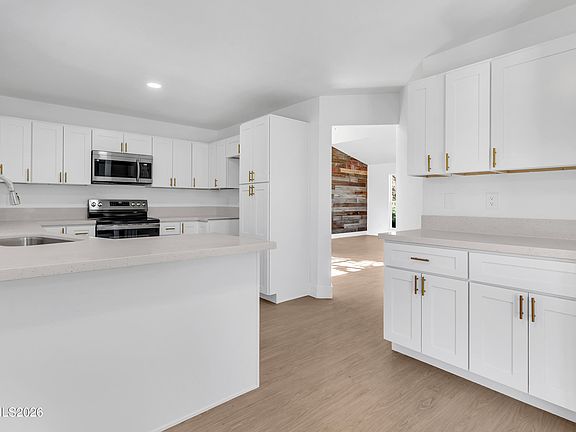 3rd image of 40 Eagle Claw Ct