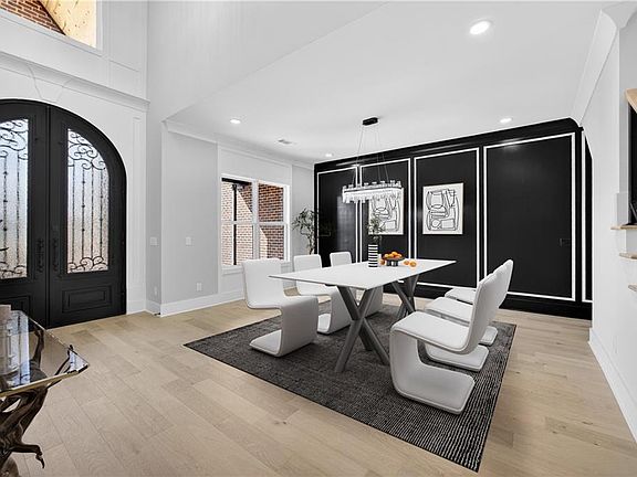 3rd image of 3245 Smithtown Rd