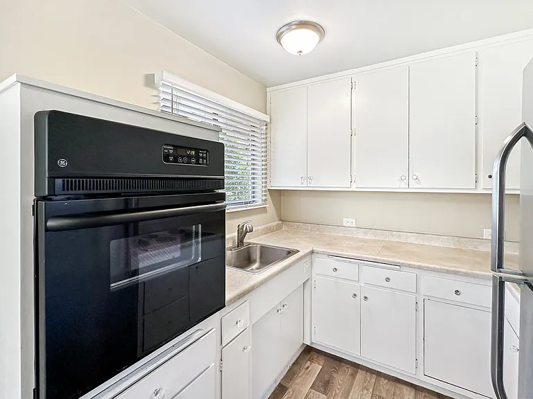317 Poe St — Photo 6