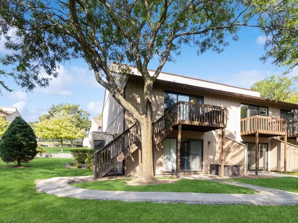 20 Saint Thomas Colony APT 7, Fox Lake, IL 60020