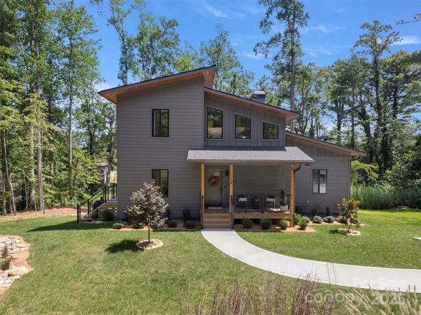 12 Wells Ave, Hendersonville, NC 28739