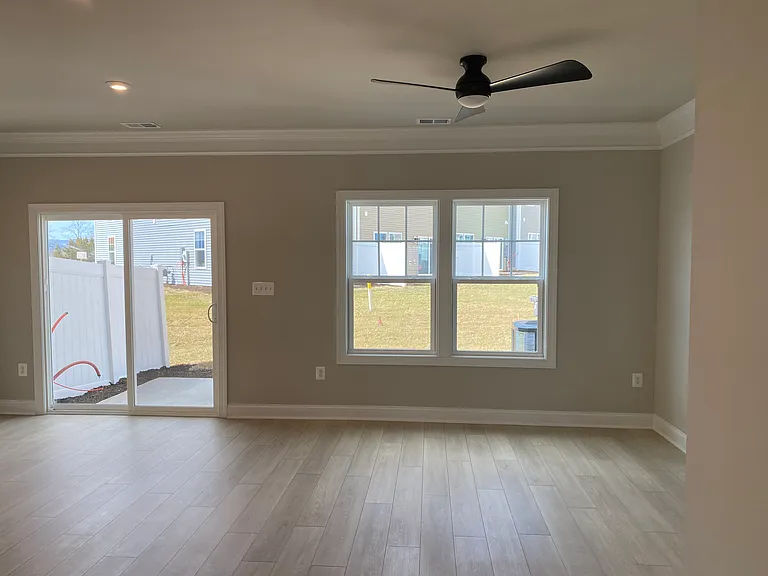 209 Sunbird Ln — Photo 3