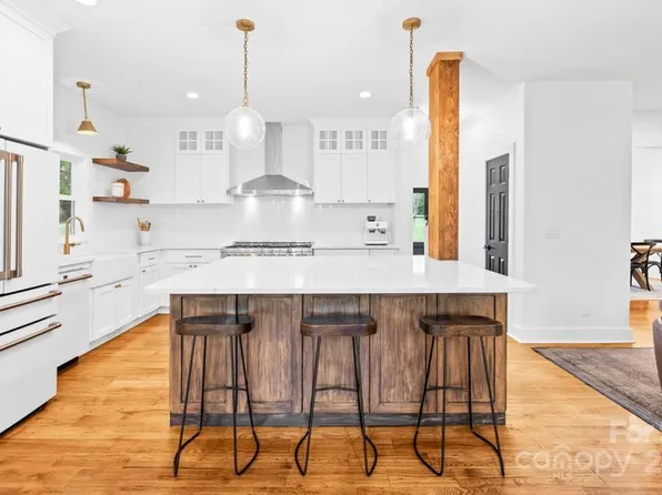 170 Della Dr, Statesville, NC 28625