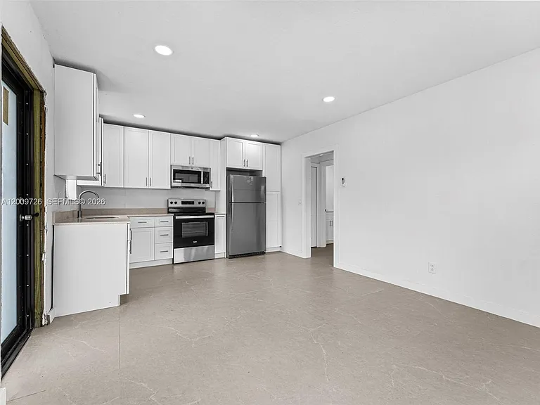 1370 W 29th St #A — Photo 16