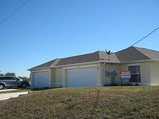 1st image of 824 NE 15th Ln