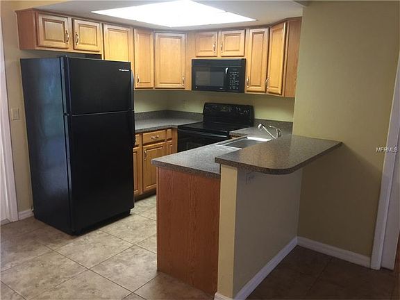 3rd image of 528 Ole Plantation Dr