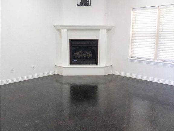 3rd image of 510 W Quarter Rd