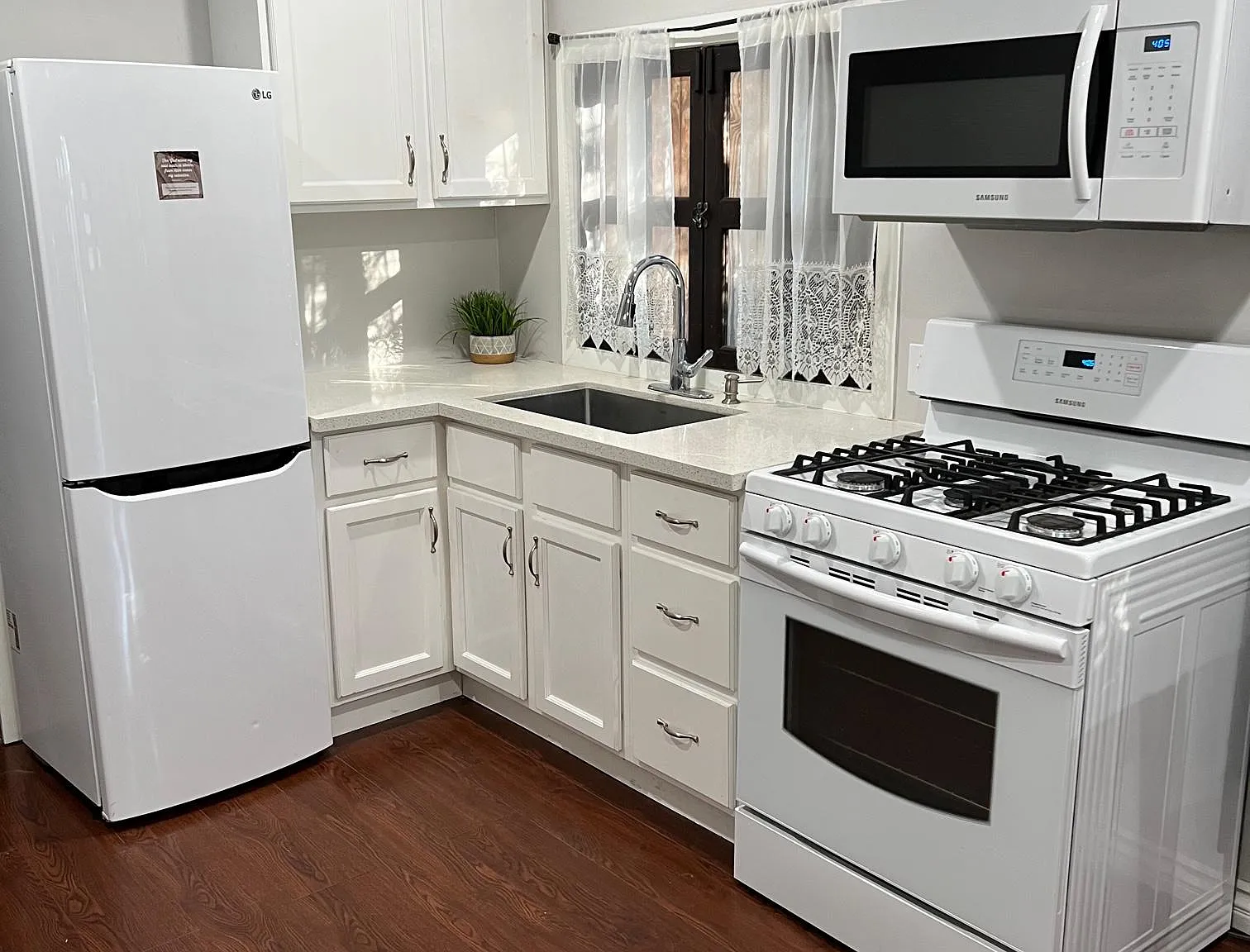 1431 Oak Street — Photo 4