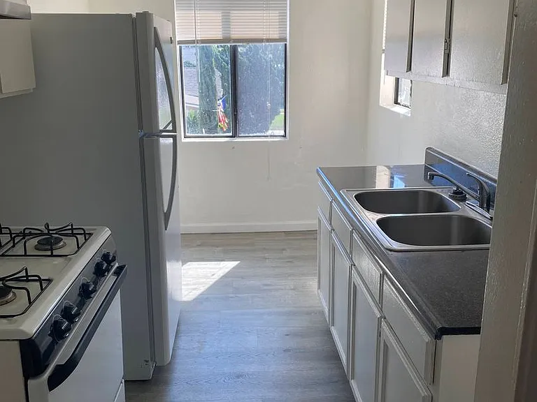 3600 E 7th St — Photo 9