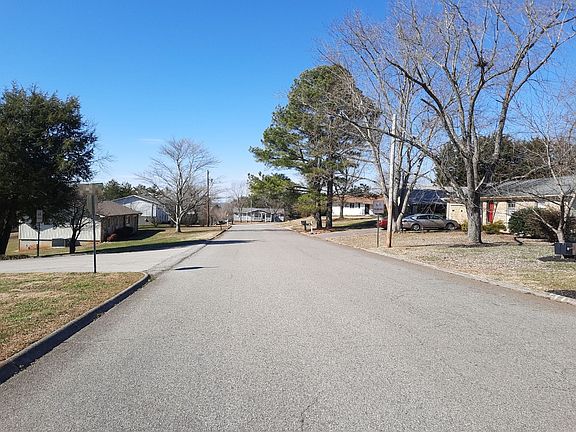 4th image of 613 Haverford Lane