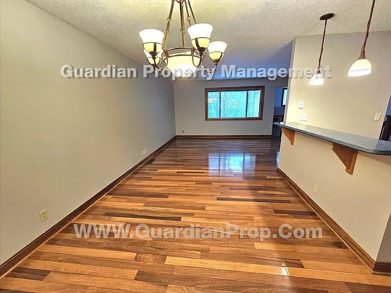 3335 Urbandale Ln N — Photo 5