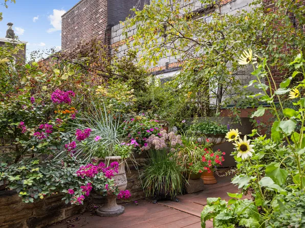 607 Manhattan Avenue image 12 of 16