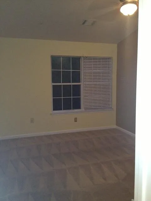 4 bed, 3.5 bath, 1350 sqft, $875 — Photo 4