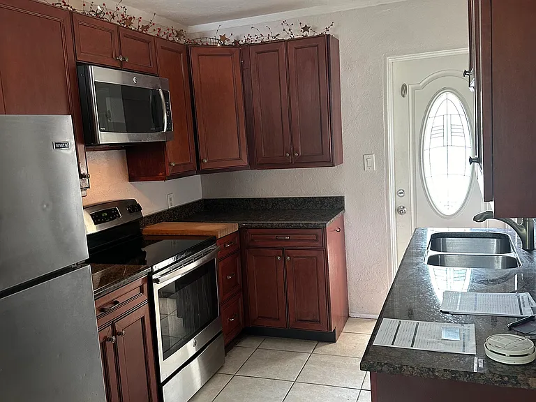 10194 Illinois St — Photo 3