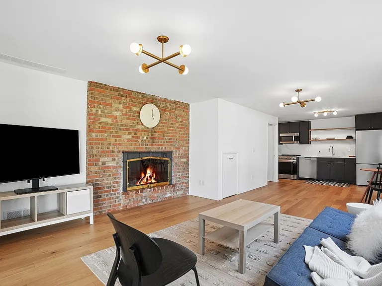 260 NW 114th Ave — Photo 45