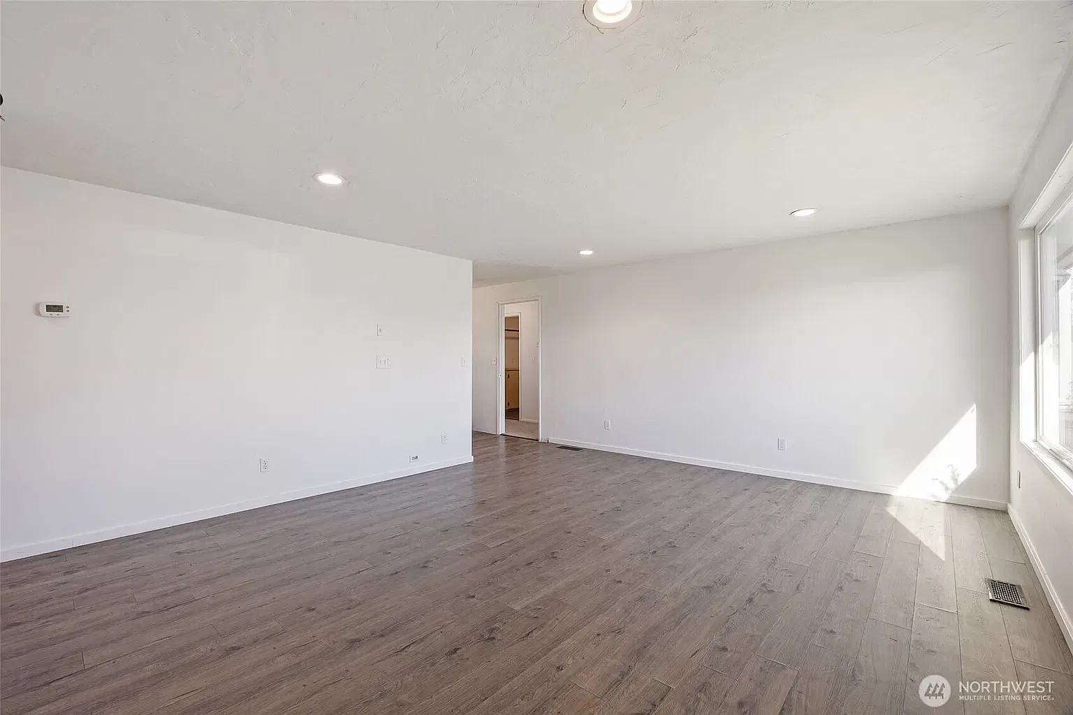 3 bed, 1404 sqft, $2,000 — Photo 2