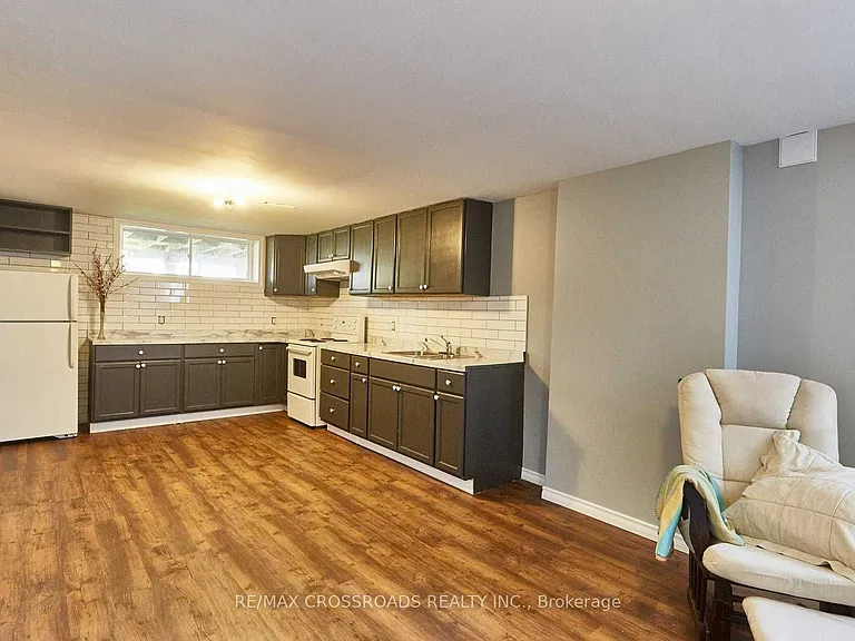 904 Crocus Cres #BASEMENT — Photo 2