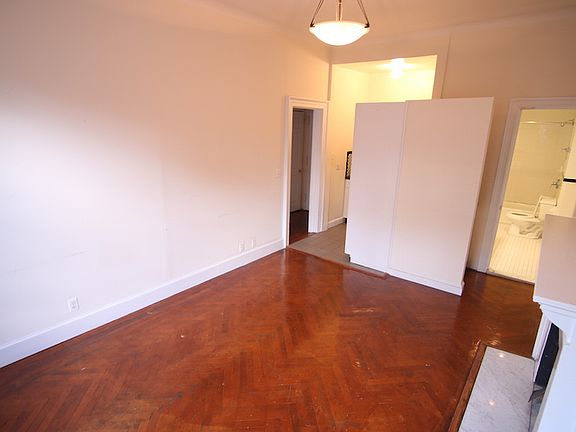 3rd image of 49 W 75th St APT 7