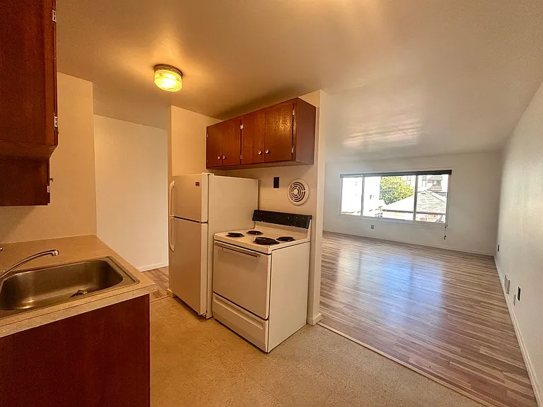 Escolier Apartments — Photo 15