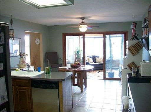 Kitchen & 4 season room