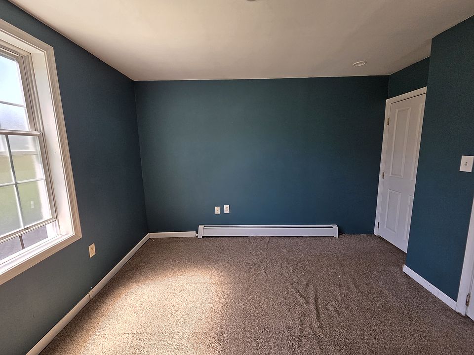 2nd image of 1311 Valley Rd