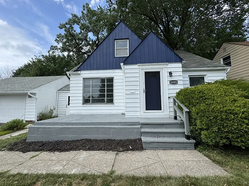 3 bed, 2.5 bath, 2134 sqft, $2,200 — Photo 2