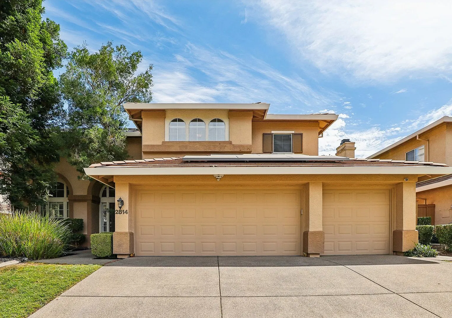 Spacious 4-Bedroom, 3-Bathroom Home with Private Pool in Roseville — Photo 1