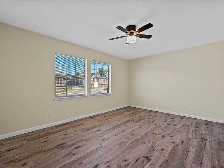 6005 Dooley Dr — Photo 15