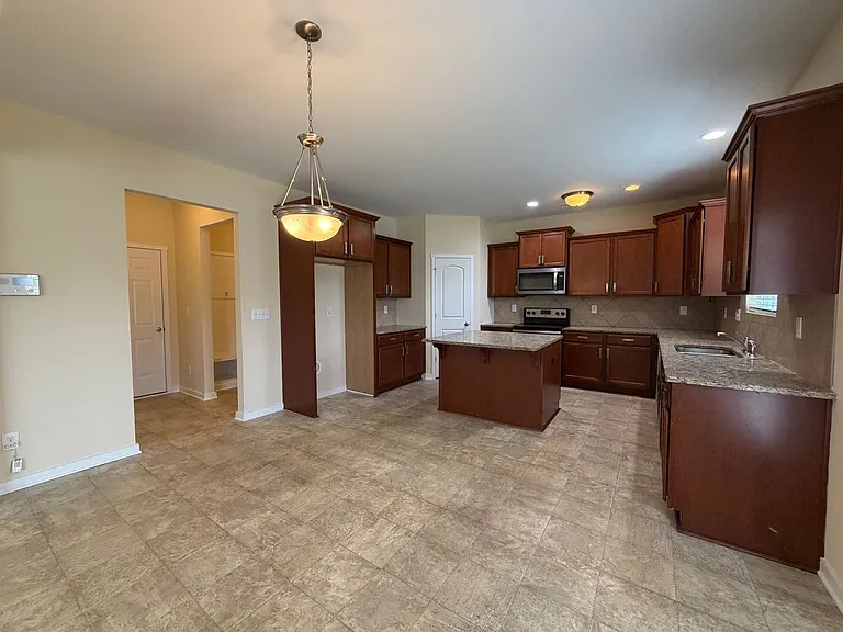 1328 Shaw Ave — Photo 11