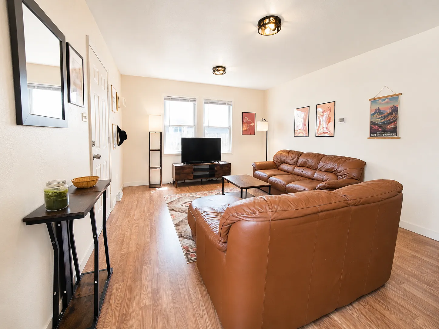 3 bed, 1100 sqft, $3,199 — Photo 4