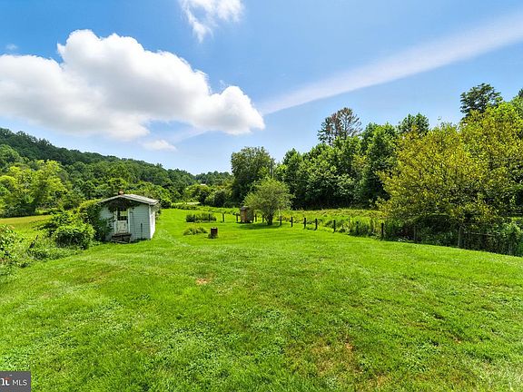 3rd image of 14 Jenkins Ln