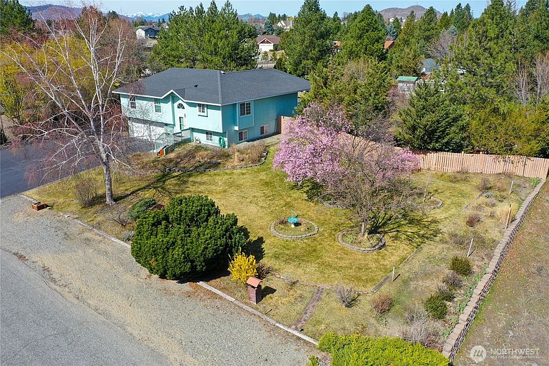 3rd image of 16 River Overlook Street