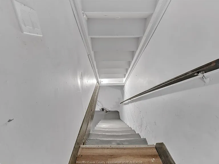 2181 Howard Ave — Photo 21