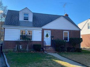 11 Lawrence St, Uniondale, NY 11553