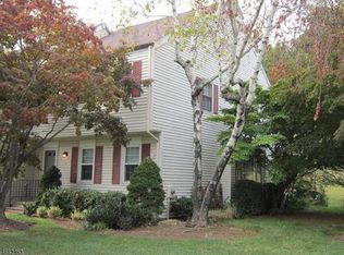 32 Pembroke Dr, Mendham, NJ 07945