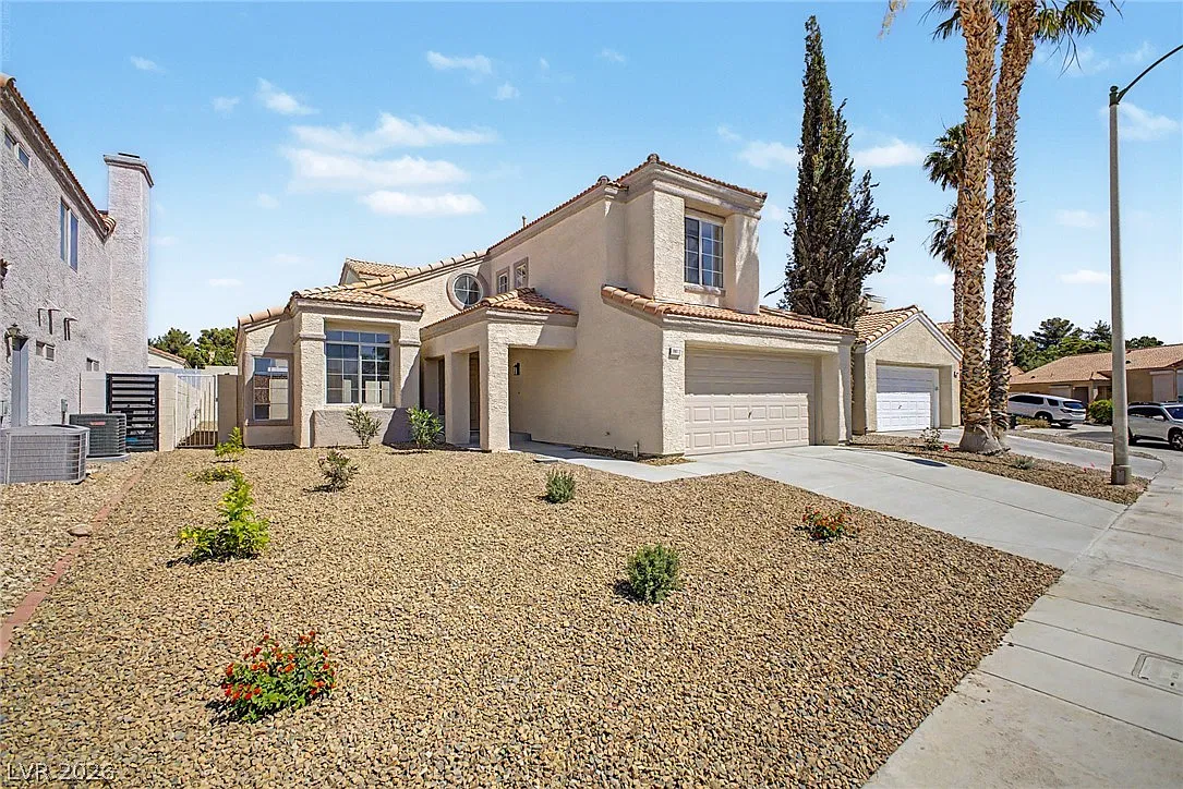4 bed, 3.0 bath, 2320 sqft, $3,500 — Photo 3