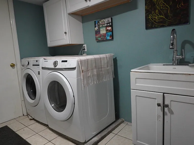 193 Webster Ave — Photo 10