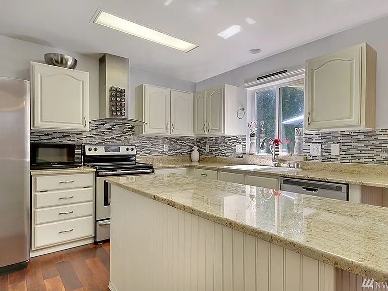 1637 McDonald Ave — Photo 4