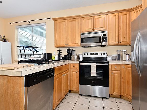 3rd image of 2841 NE Stapleton Rd