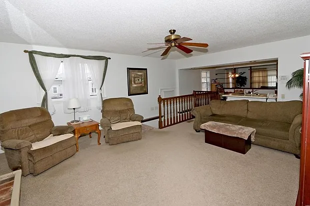 3 bed, 2100 sqft, $2,275 — Photo 2