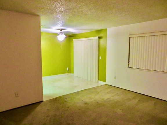 5th image of 8208 Manhattan Dr