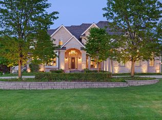 13910 N Hawks Lndg, Mequon, WI 53097